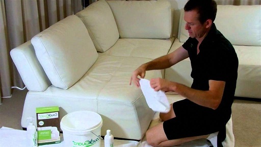 Cómo limpiar muebles de cuero